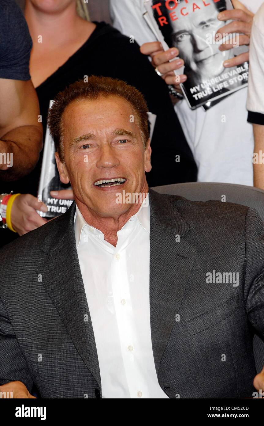 Los Angeles, California, USA. Arnold Schwarzenegger at instore