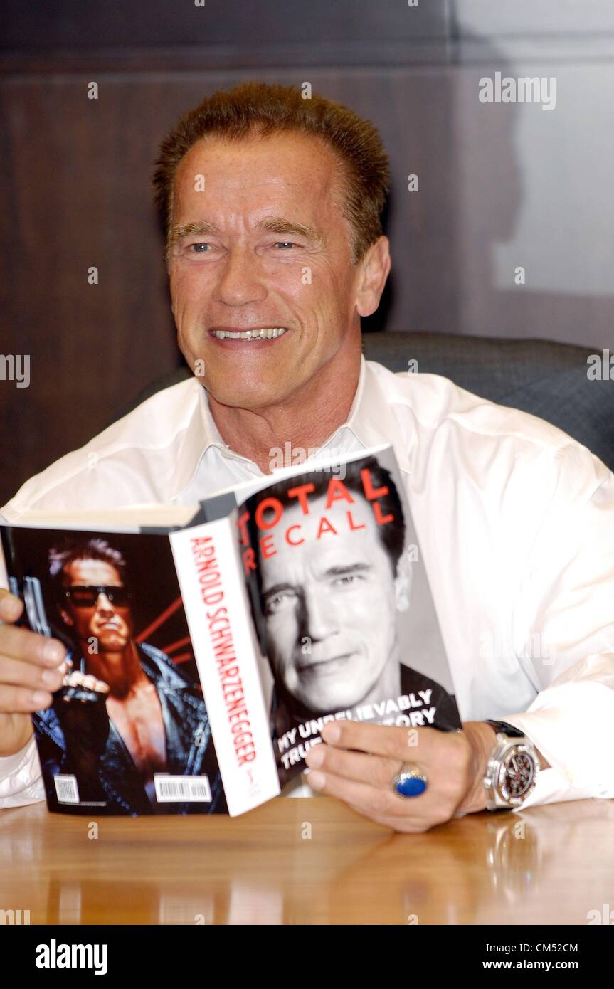 Los Angeles, California, USA. Arnold Schwarzenegger at in-store
