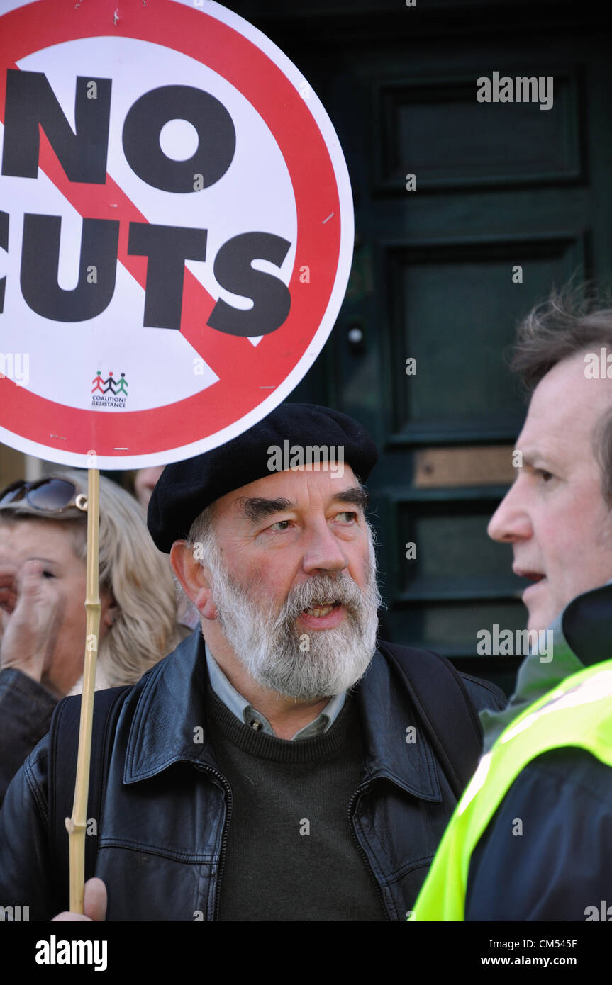 Glasgow, Scotland, UK. Saturday 6th October. EIS teaching members march though Glasgow city centre in protest against proposed cuts to further education colleges. Stock Photo