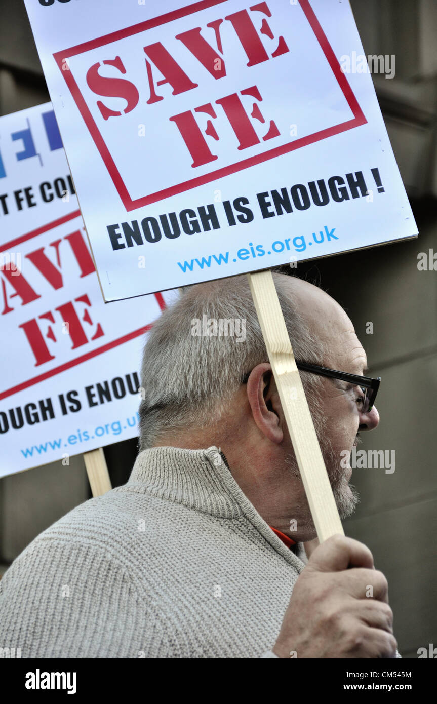 Glasgow, Scotland, UK. Saturday 6th October. EIS teaching members march though Glasgow city centre in protest against proposed cuts to further education colleges. Stock Photo