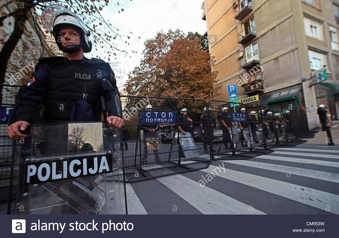 [Image: epa03420262-a-serbian-riot-police-cordon...CM553W.jpg]