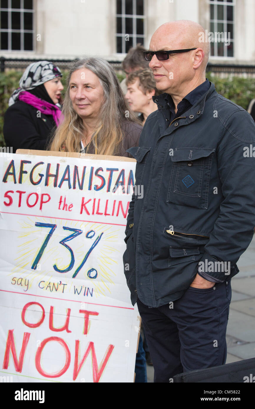 Trafalgar Square, London, UK, Sunday, 7 October 2012. Musician Brian Eno. 'Stop the War Coalition' holds a 'Naming the Dead' ceremony on the 11th anniversary of the start of the Afghanistan conflict and calls on the government to bring the troops home. Stock Photo