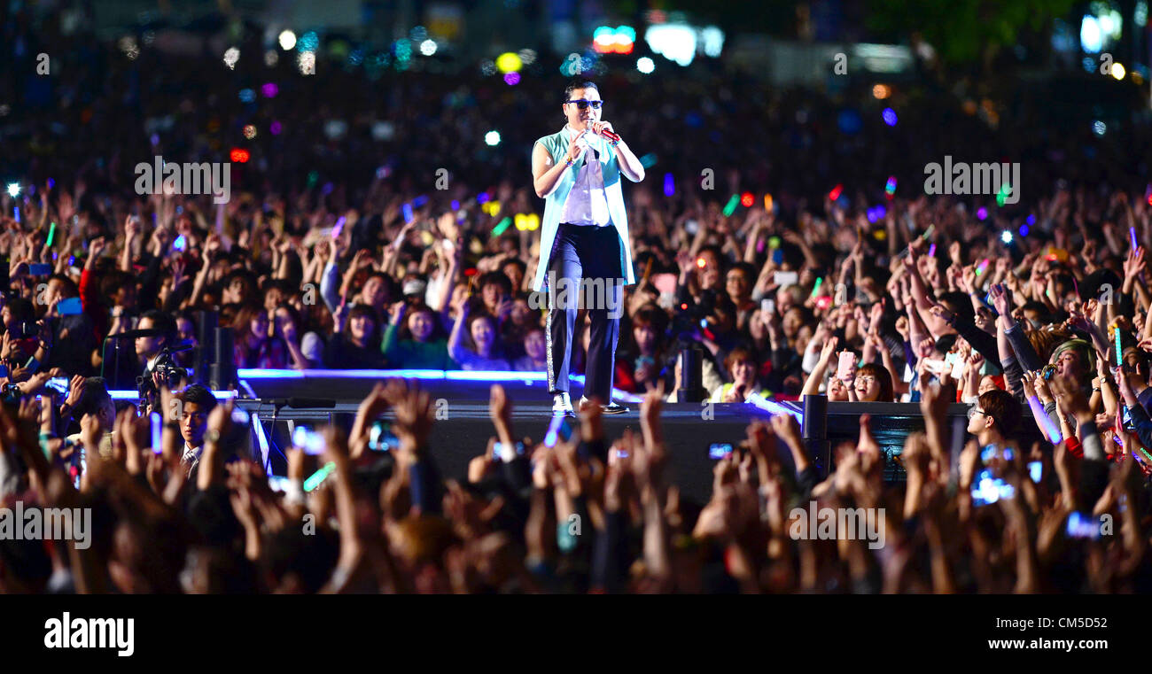 Gangnam style dance hi-res stock photography and images - Alamy Gangnam style dance hi-res stock photography and images - Alamy