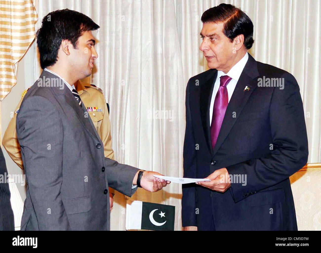 Prime Minister, Raja Pervez Asharaf exchanges views Sheikh Waqas Akram,  Minister for Professional and Technical Training during meeting at PM House  in Islamabad on Friday, November 02, 2012 Stock Photo - Alamy