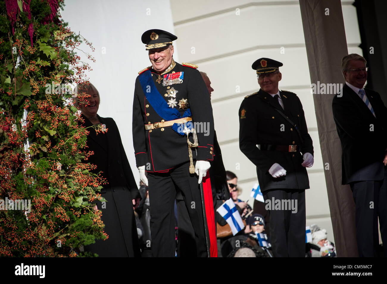 Oslo, Norway. 10/10/2012. The Norwegian King Harald smiles while waiting the Finnish President Sauli Niinsto outside the castle in Oslo. Stock Photo