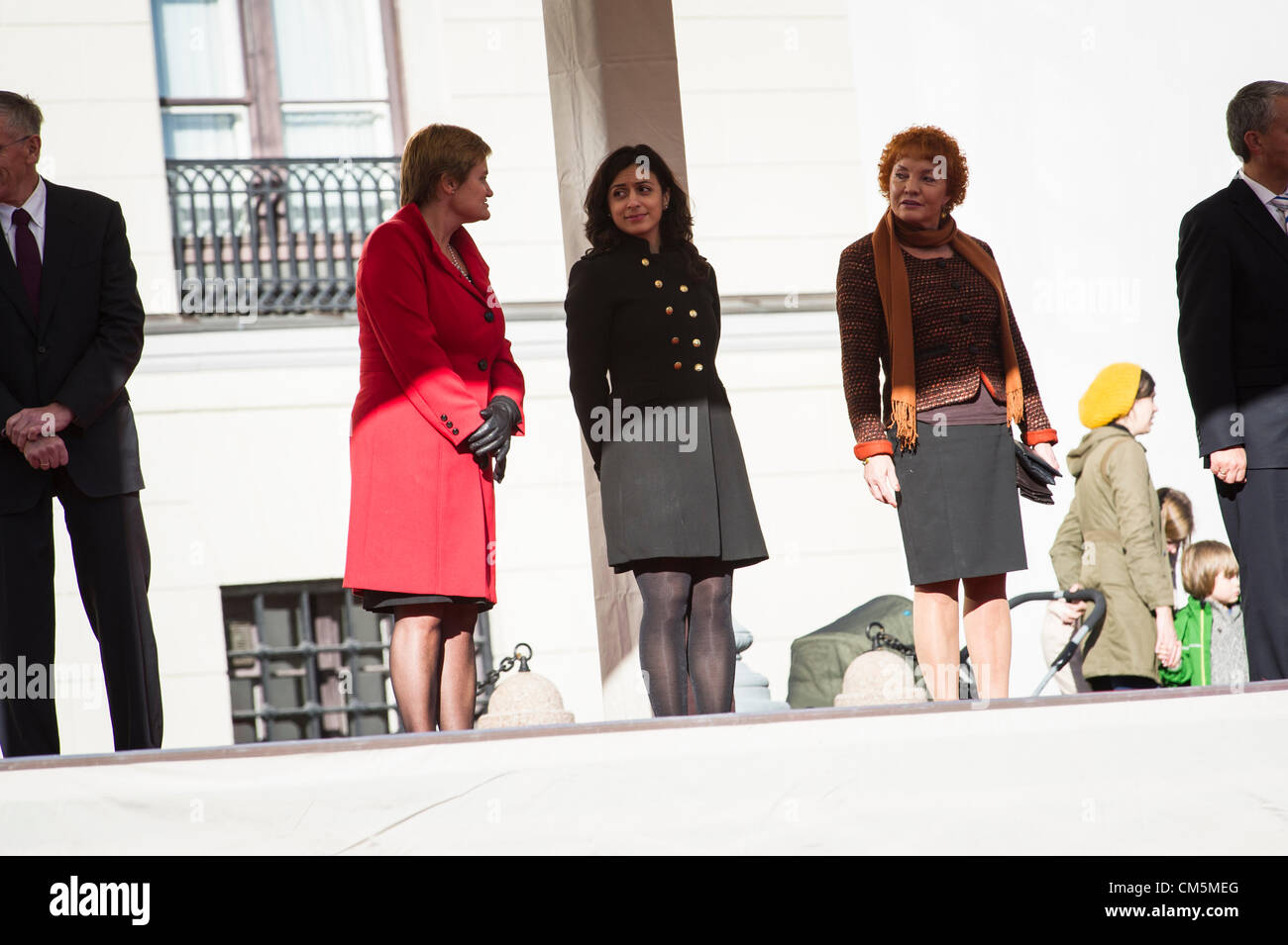 Oslo, Norway. 10/10/2012. Minister of culture Hadia Tajik (middle) seen waiting for the Finnish President outside the castle. Hadia is the first muslim minister in Norway. Stock Photo