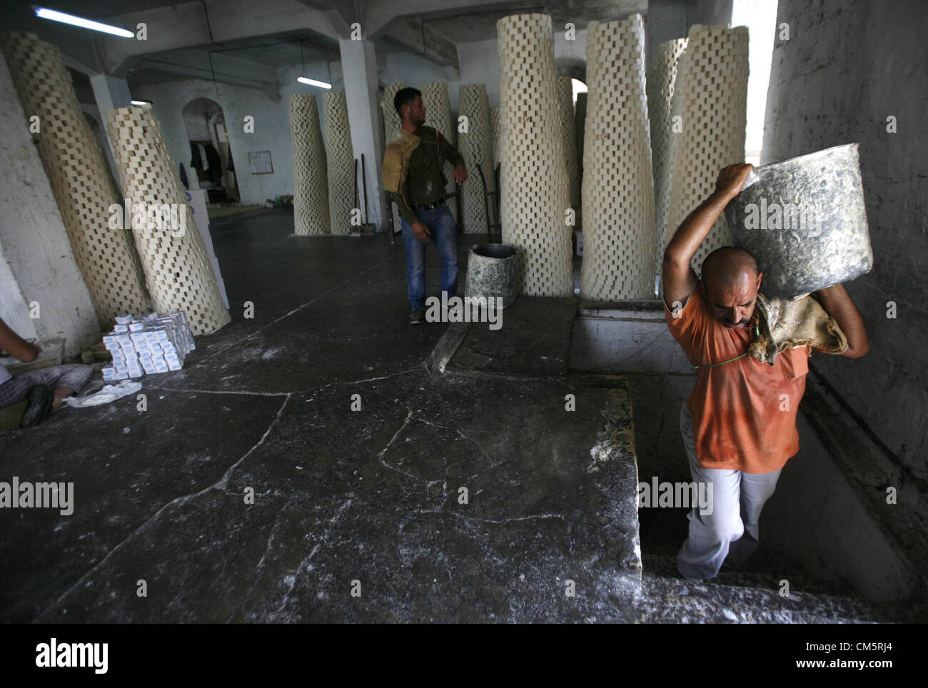 Nablus Line Oct. 9, 2012 - Nablus, West Bank, Palestinian Territory - A Palestinian ...