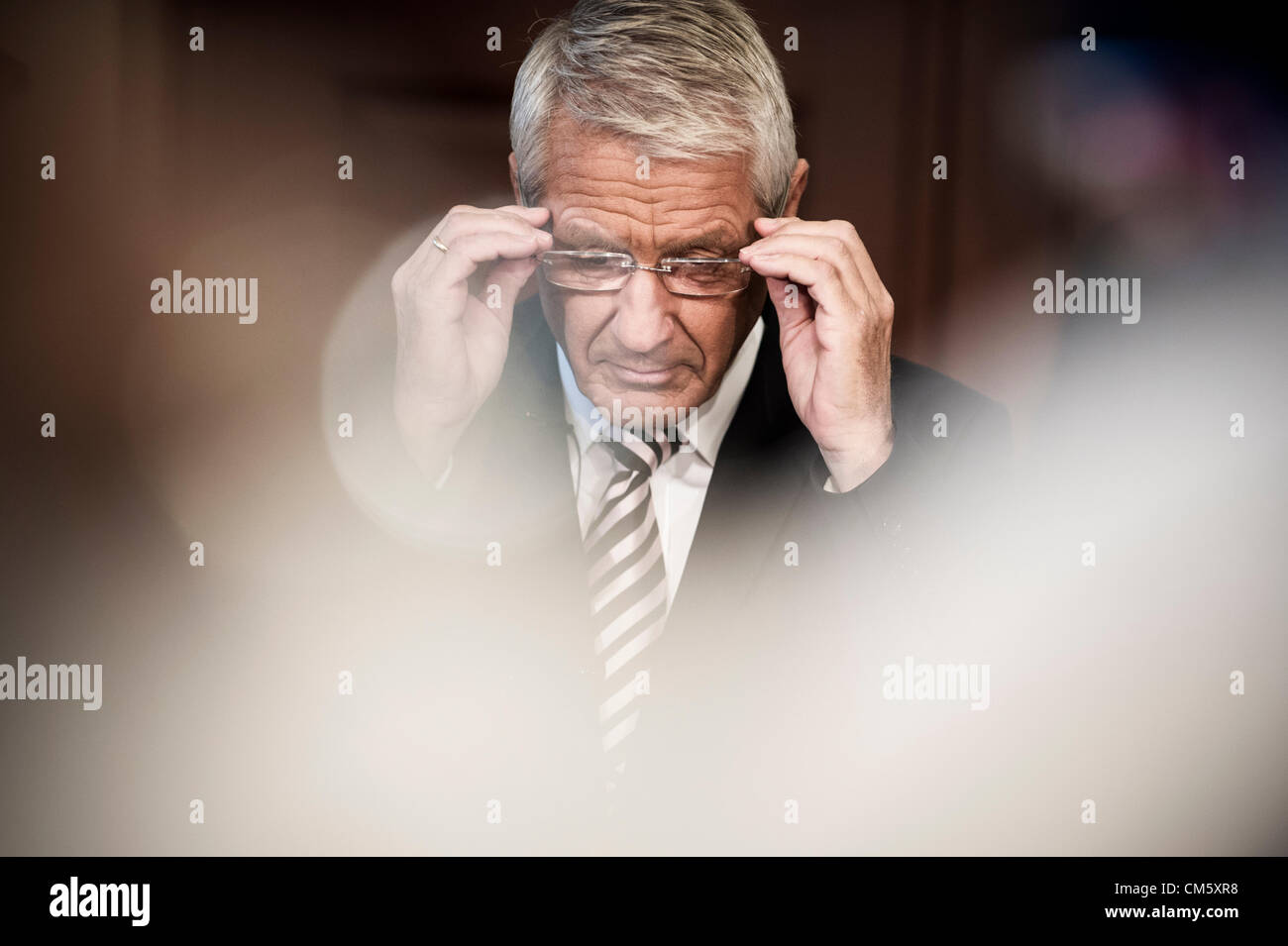 Oslo, Norway. 12th October 2012. Norwegian Nobel Committee Chairman Thorbjoern Jagland announce that EU (European Union) wins the The Nobel Peace Prize 2012 Credit: © Alexander Widding / Alamy Live News  Stock Photo