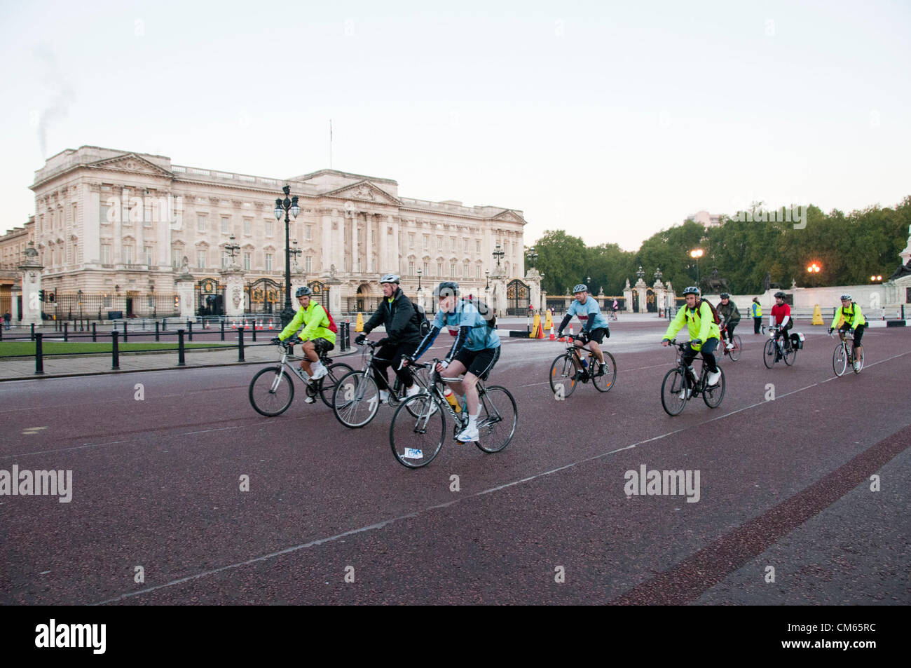 London, UK. 14/10/12. Cyclists pass Buckingham Palace at the beginning
