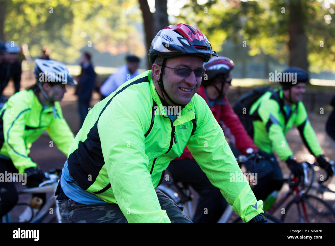 Princes trust palace to palace bike ride hires stock photography and images Alamy