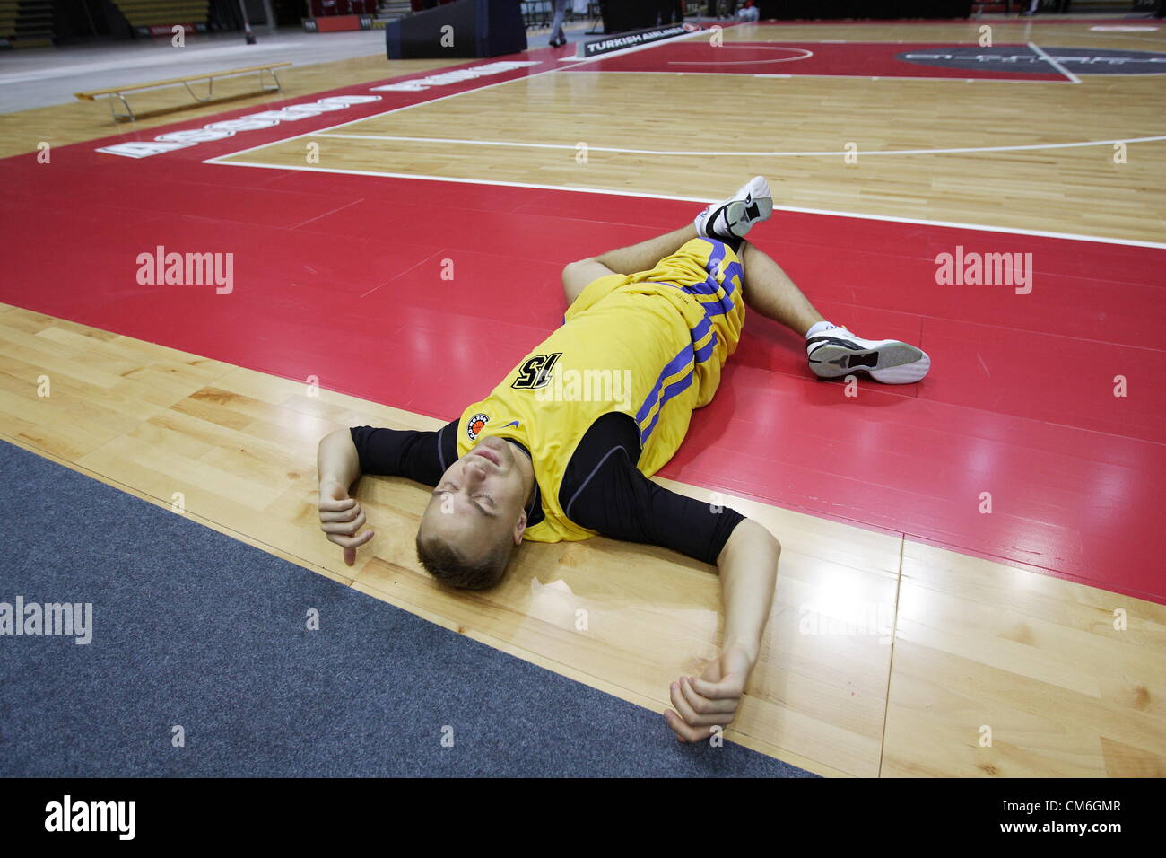 Gdansk, Poland 16th, October 2012. Asseco Prokom Gdynia training before the basketball Turkish Airlines Euroleague game with ACB - Unicaja Malaga. Lukasz Koszarek during the stretching. Stock Photo