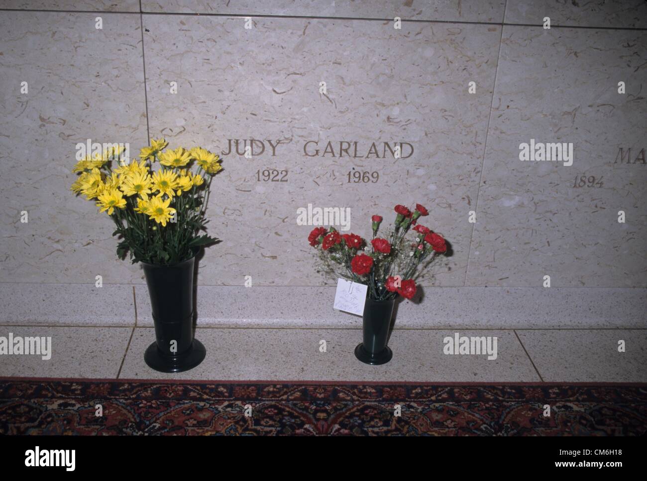 JUDY GARLAND's grave at Ferncliff cemetery in Hartsdale , New York 1998