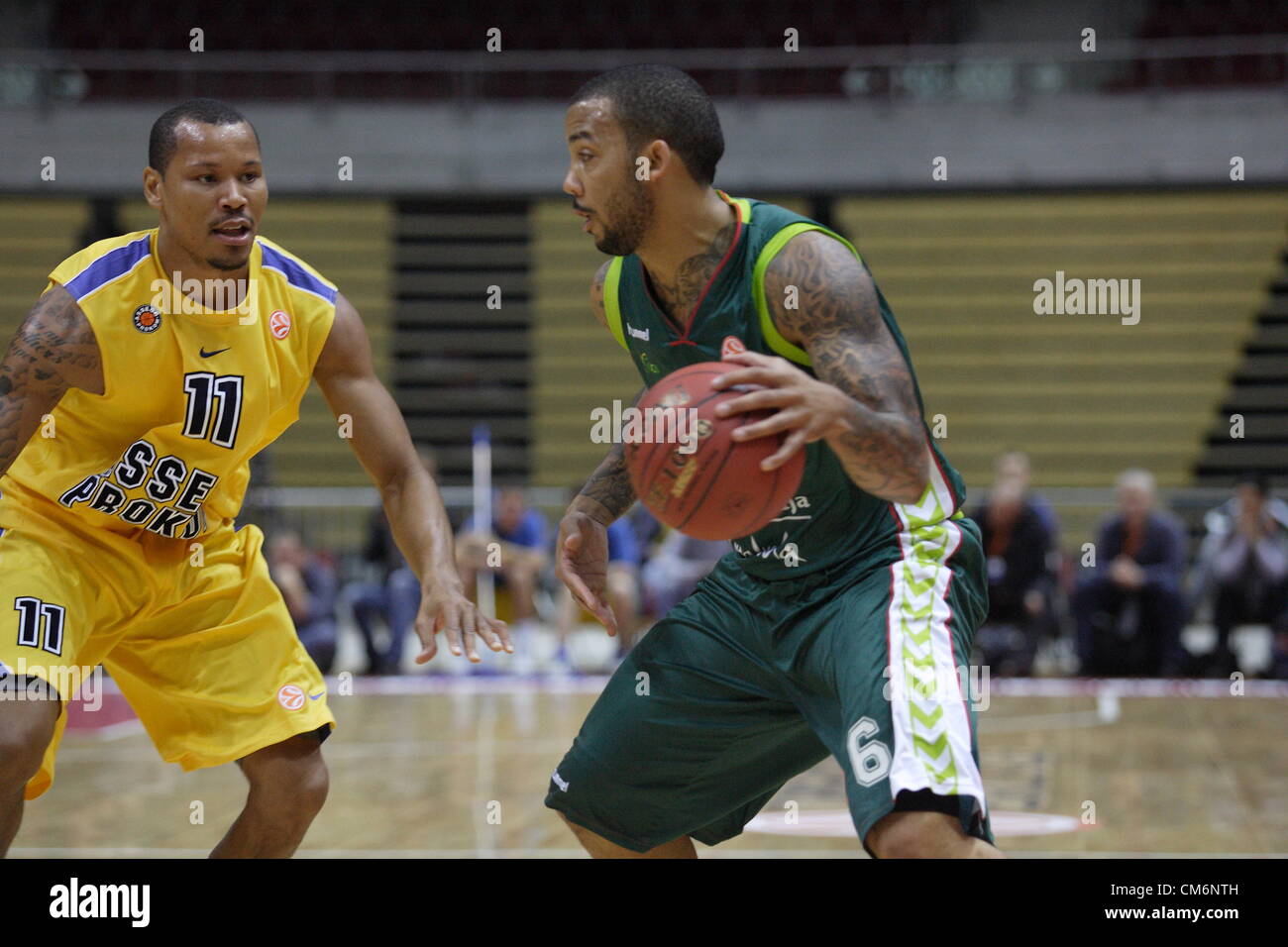 Gdansk, Poland, 17th October 2012 Basketball: Turkish Airlines Euroleague group B. Marcus Williams (6) in action against Alex Acker (11) during Asseco Prokom Gdynia v Unicaja Malaga game at ERGO Arena sports hall in Gdansk Stock Photo