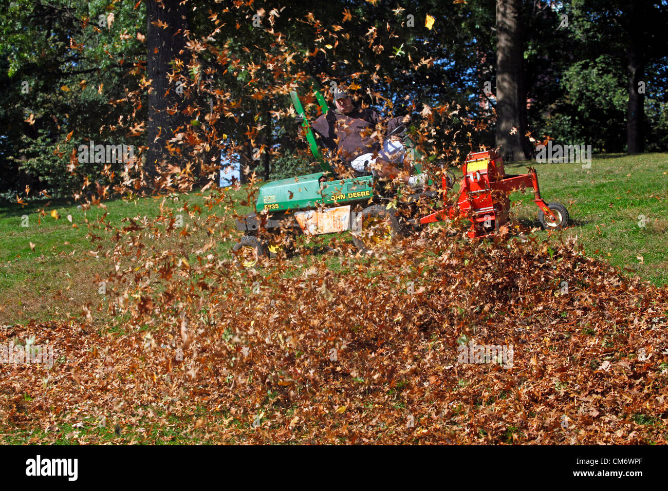 Boston, USA. 18th October 2012. Changing colours of leaves in Fall as