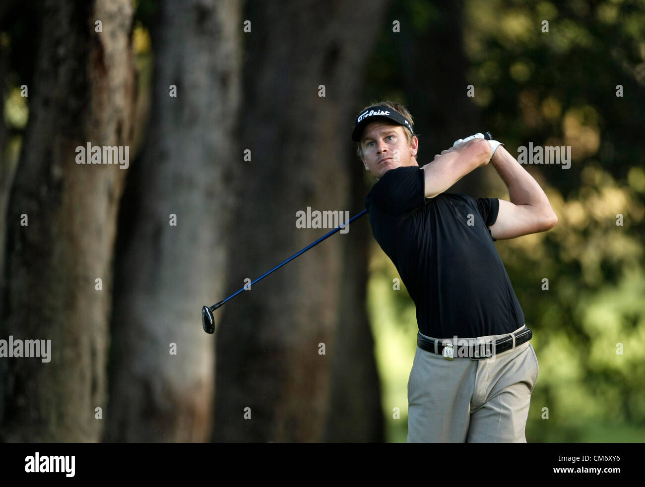 19.10.2012 Perth, Australia. Stephen Dartnall (AUS) drives off from the second tee  during the second Round of the ISPS Handa Perth International Golf Tournament from the Lake Karrinyup Country Club. Stock Photo