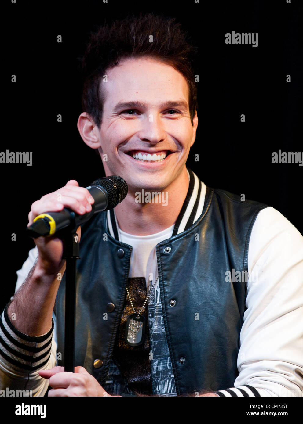Q102 clips hotsell