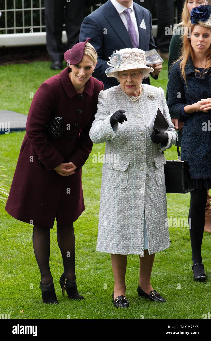 Ascot, UK. 20th October 2012. Zara Phillips with Queen Elizabeth II and Princess Beatrice in the parade ring at Ascot, prior to the Qipco Queen Eliabeth II Stake Credit:  Paul McCabe / Alamy Live News Stock Photo