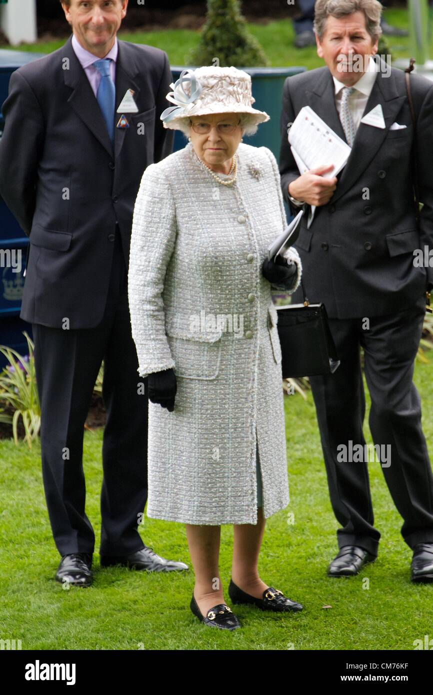Ascot, UK. 20th October 2012. Queen Elizabeth II in the parade ring at Ascot, prior to the Qipco Queen Eliabeth II Stake Credit:  Paul McCabe / Alamy Live News Stock Photo