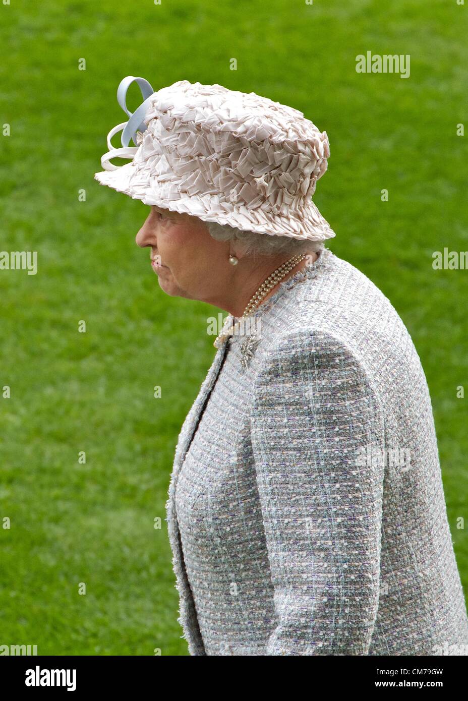 Ascot, UK. 20th October, 2012. Queen Elizabeth II in the parade ring at Ascot, after the Qipco Queen Eliabeth II Stakes Stock Photo