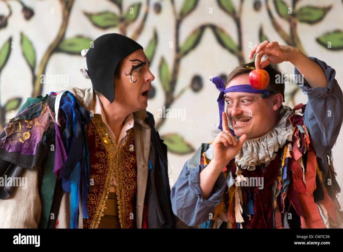 Actor In Elizabethan Costume High Resolution Stock Photography and ...