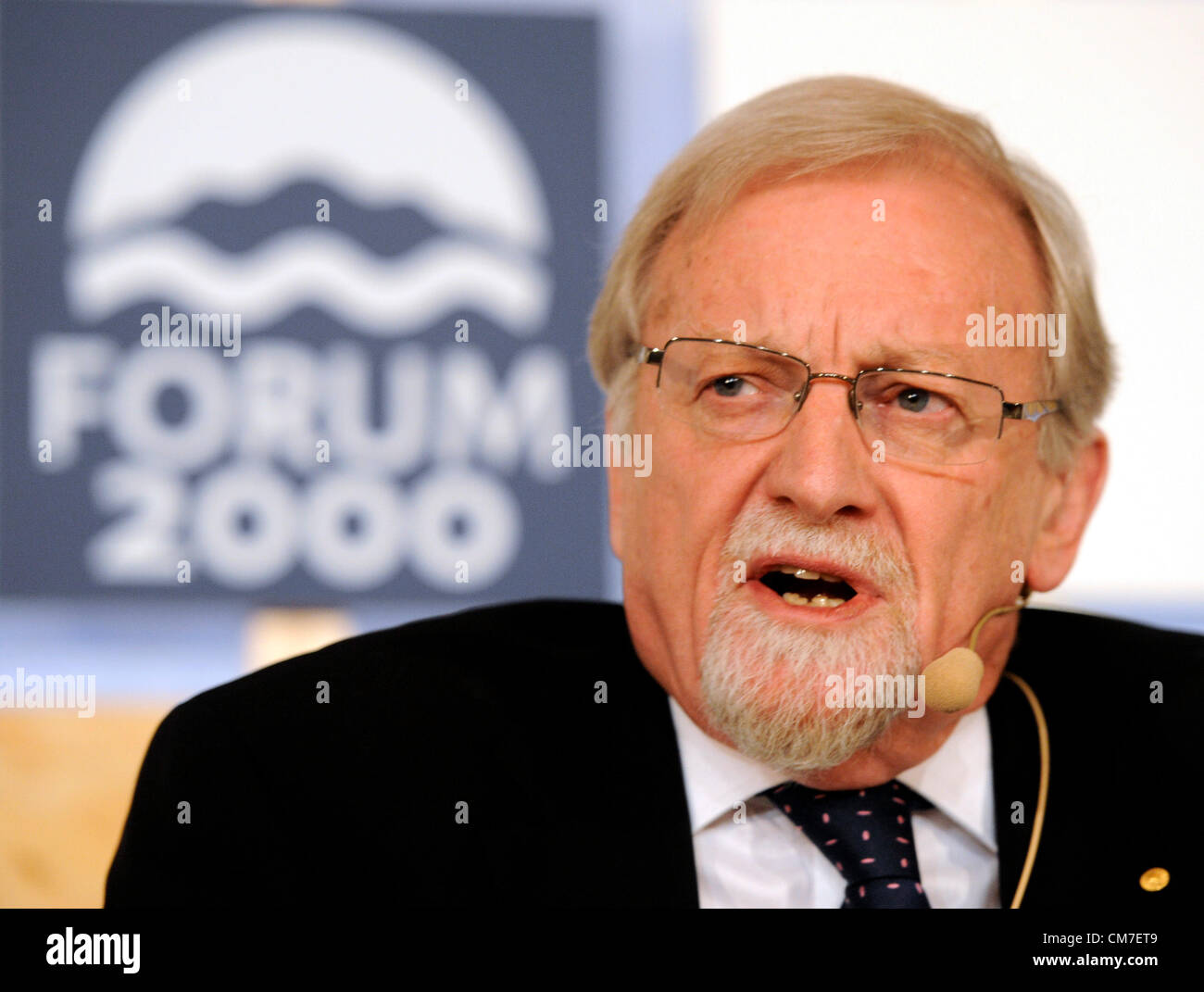 Gareth evans australia hires stock photography and images Alamy