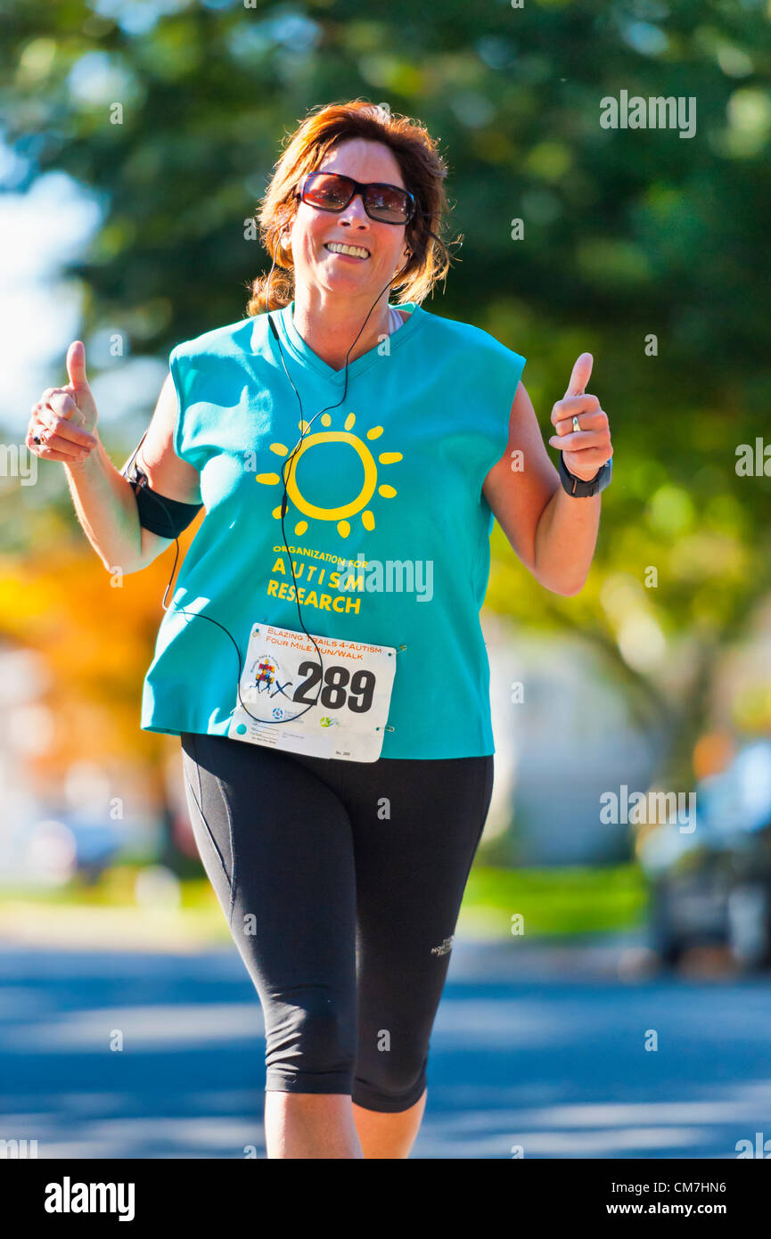 Oct. 21, 2012 Merrick, New York, U.S. Runner makes thumbs up sign