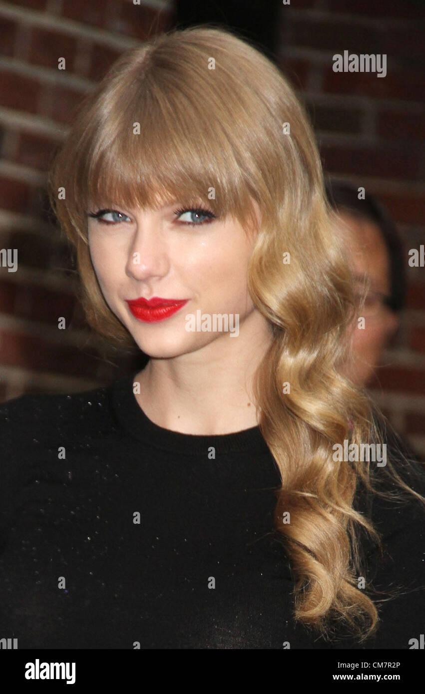 Taylor swift 2012 hi-res stock photography and images - Alamy