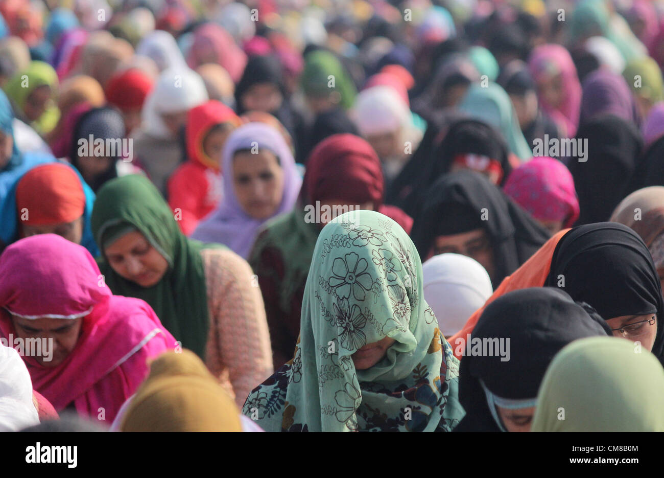 Oct. 27, 2012 - kashmiri Muslim women pray during the Eid al-Adha ...