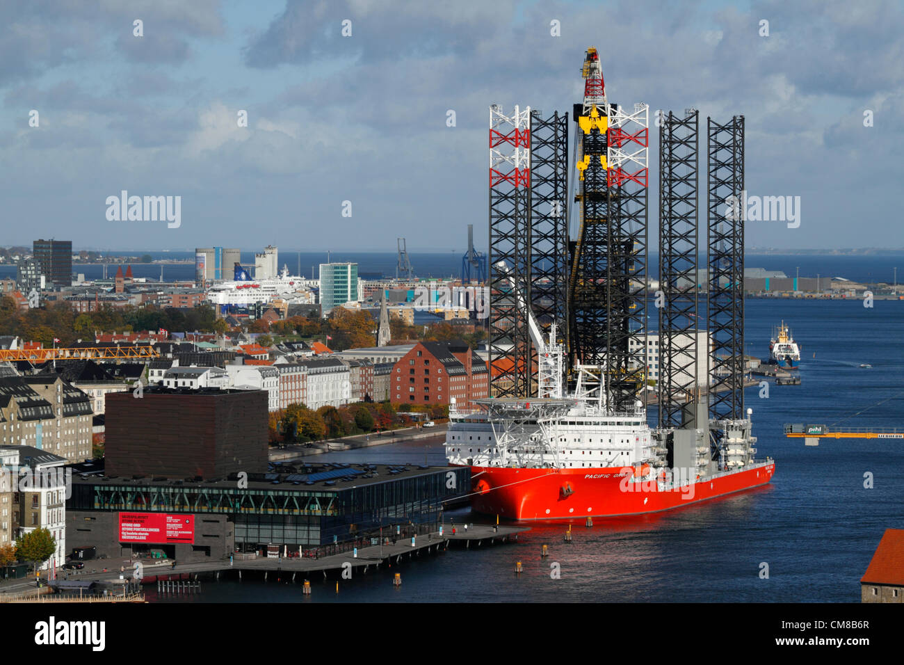 Offshore platform installation hi-res stock photography and images - Alamy