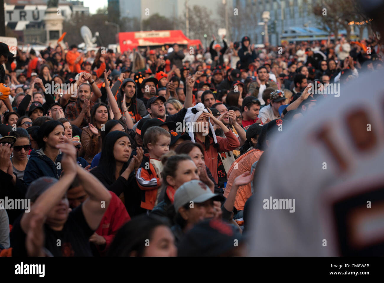 San Francisco, USA. 28th October 2012. Thousands of San Francisco Giants fans gather near City Hall in downtown San Francisco California to watch the San Francisco Giants and Detroit Tigers in game four of the World Series in Detroit Sunday October 28, 2012. Stock Photo