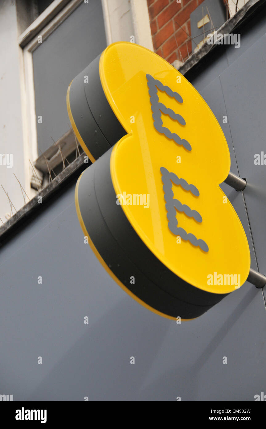 Wood Green, London, UK. 31st October 2012. The EE logo for the new 4G ...
