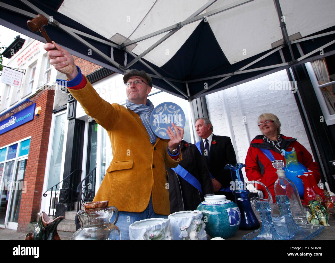 TV antiques expert David Harper bargain hunting for an antiques hunt
