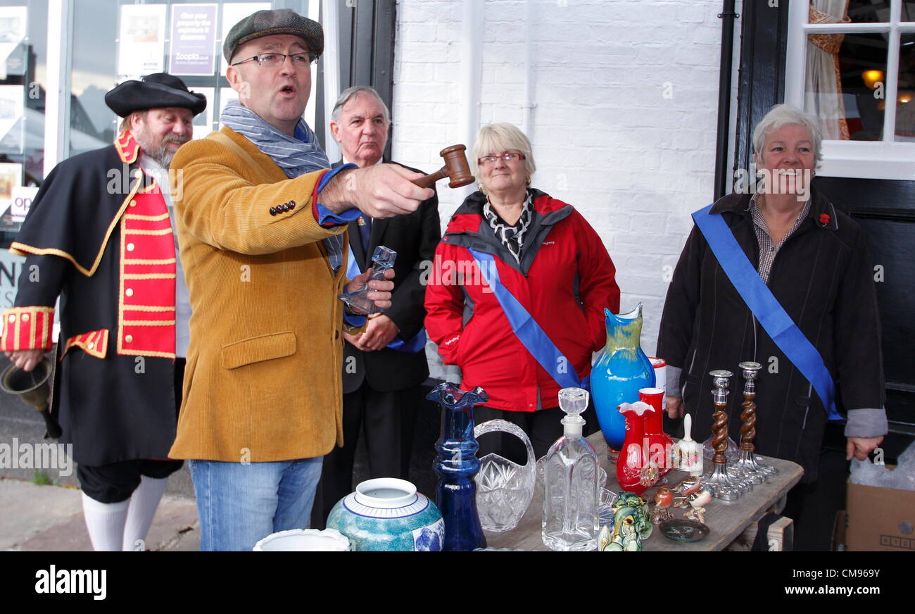 TV antiques expert David Harper bargain hunting for an antiques hunt
