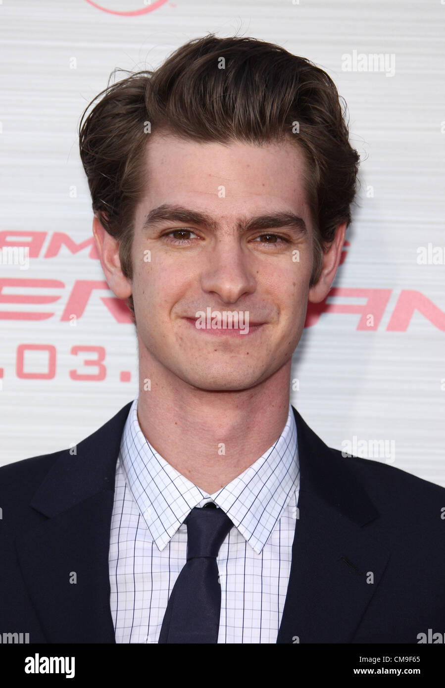 Actor andrew garfield hi-res stock photography and images - Page 3 - Alamy, image size:899x1390