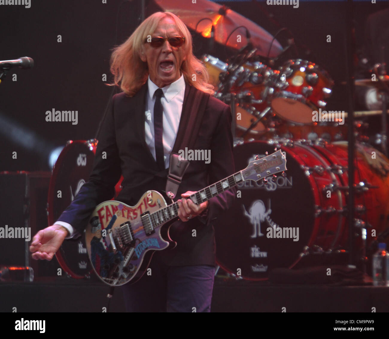 Davey johnstone hi-res stock photography and images - Alamy