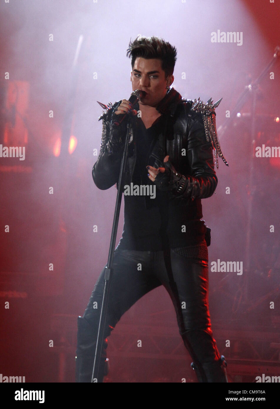 Adam lambert hi-res stock photography and images - Alamy