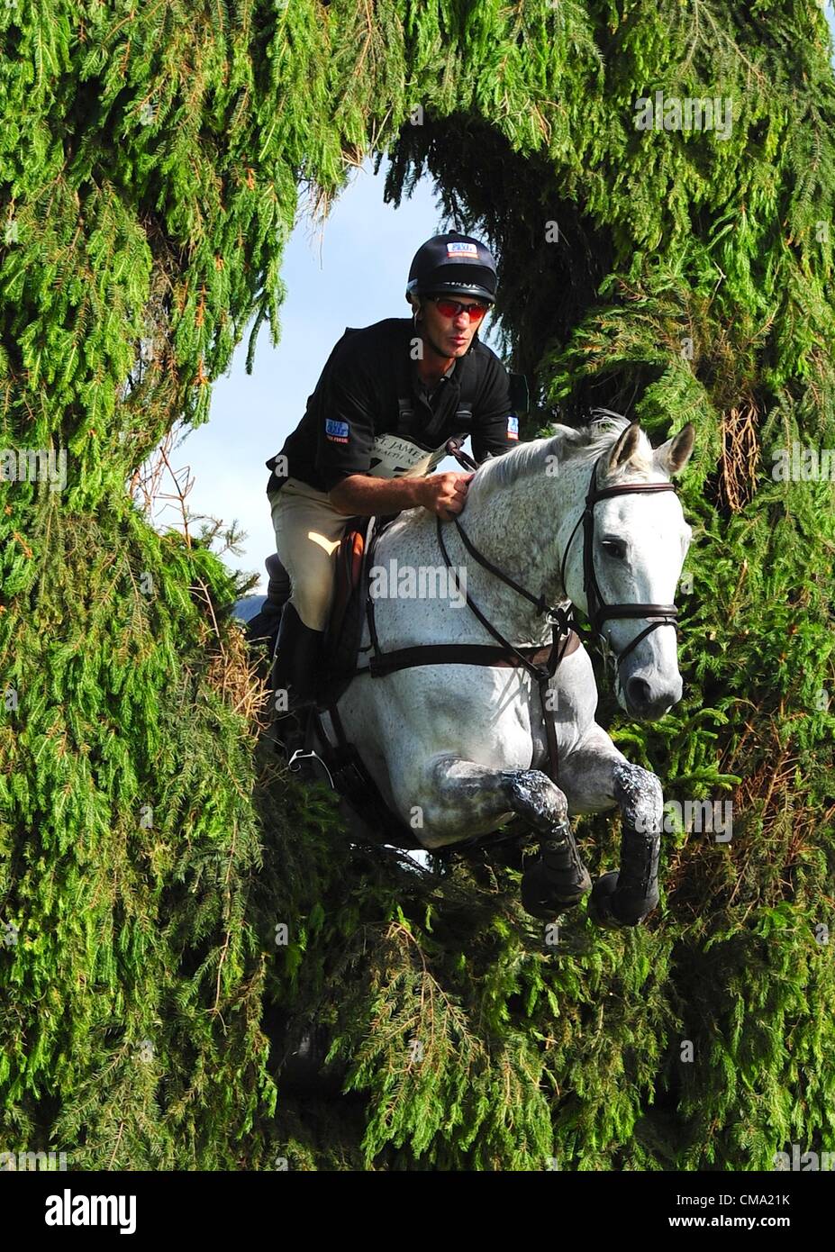 01.07.2012 Barbury Castle International Horse Trials, Marlborough, England. New Zealand's Andrew Nicholson riding Avebury during the CIC*** Cross Country. Stock Photo