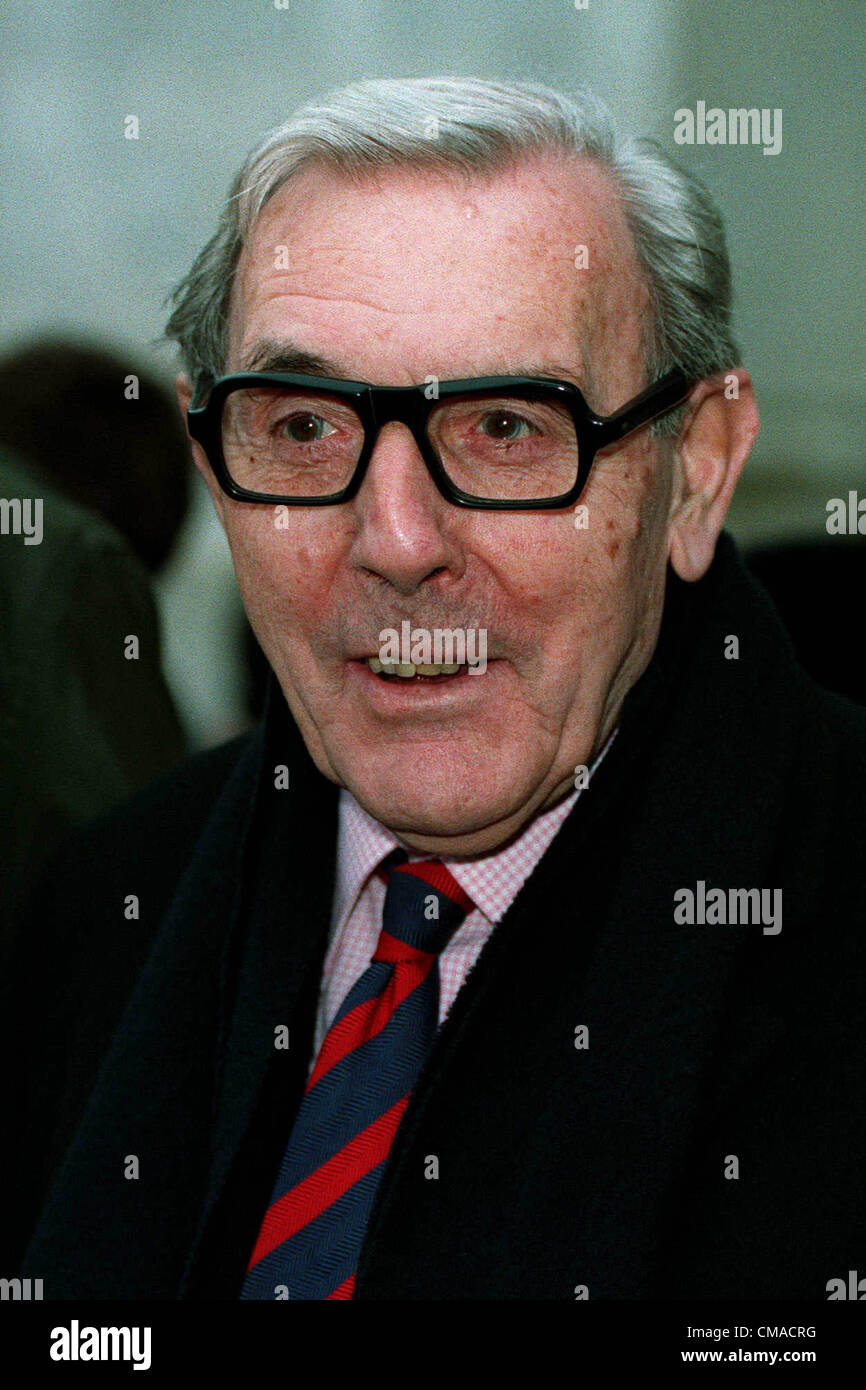 ERIC SYKES.ACTOR & COMEDIAN.01/03/1994.C15D16C Stock Photo Alamy