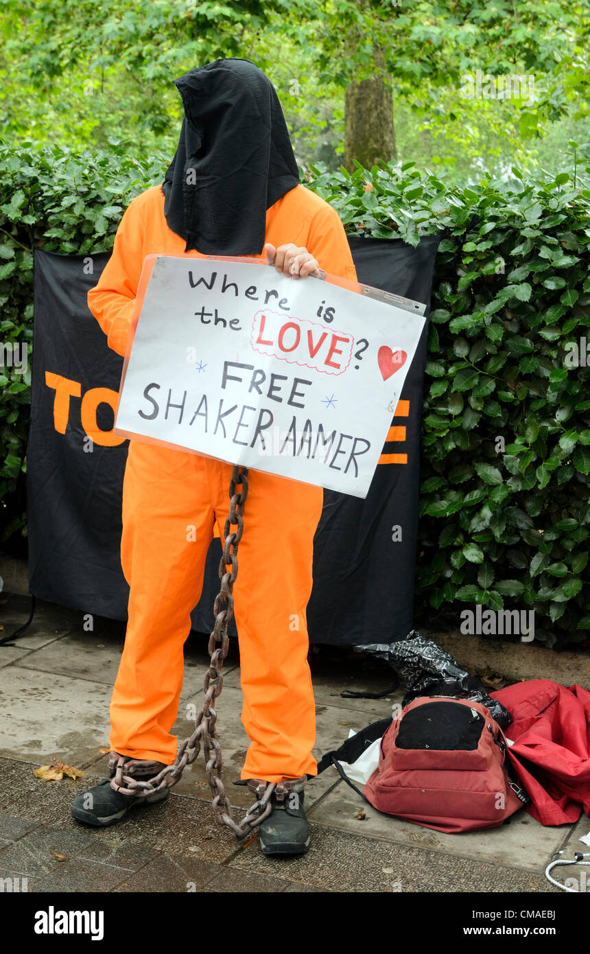 London, UK. 4th July 2012 UK - Shut Down Guantánamo Demo outside the US Embassy, Grosvenor Square, Mayfair Stock Photo
