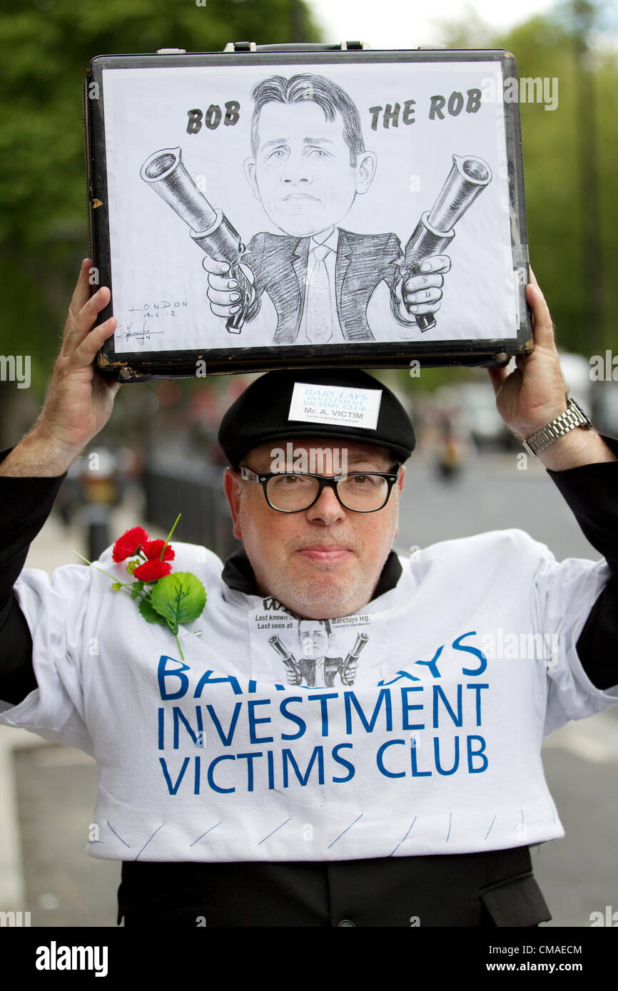 Portcullis House, London, United Kingdom. 04.07.2012. Picture shows a protester outside the hearing as Bob Diamond leaves the Treasury Select Committee Hearing after giving evidence at Portcullis House, Westminster today. Stock Photo