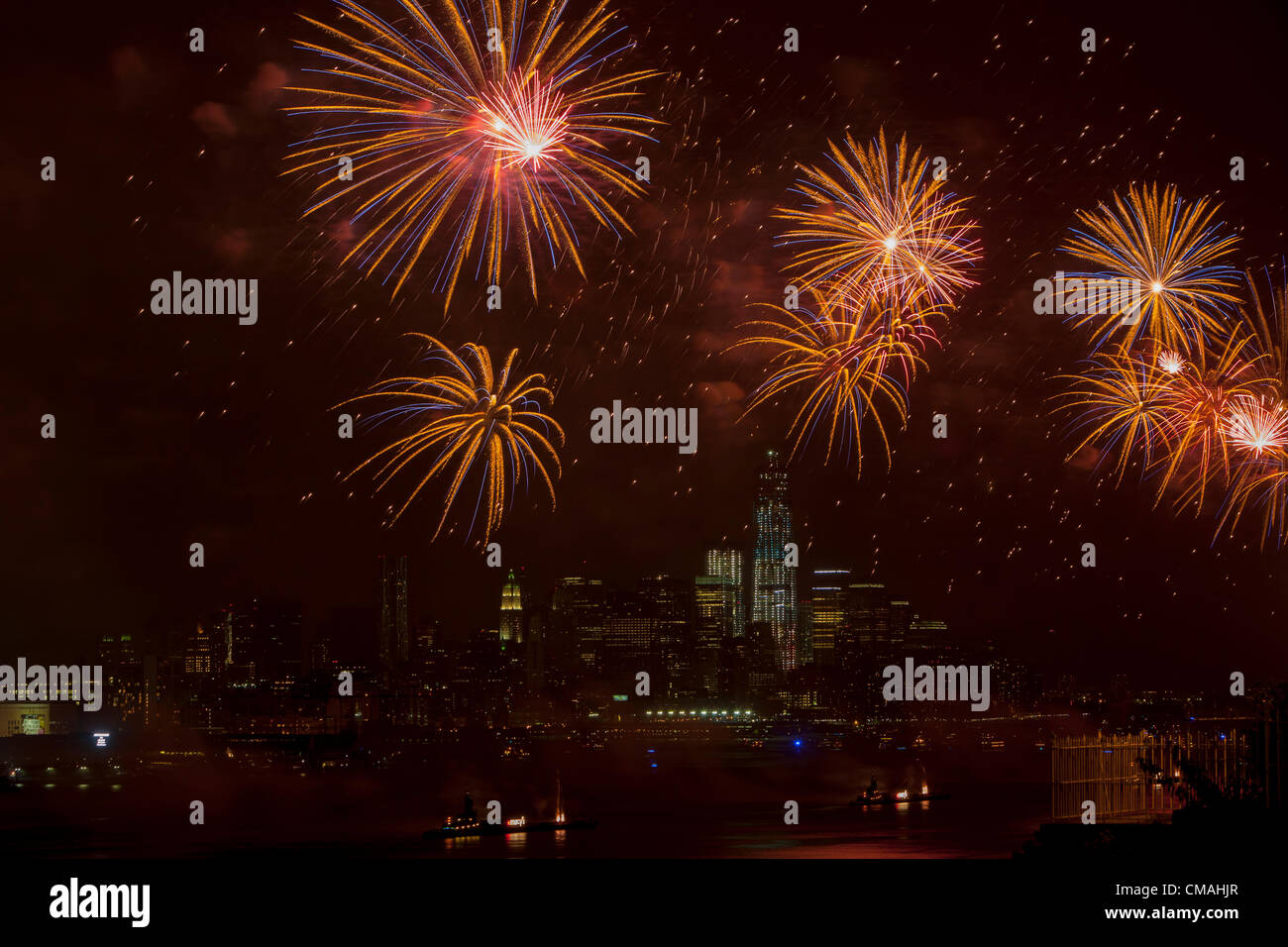 The annual Macy's Fourth of July fireworks show lights the sky over the ...