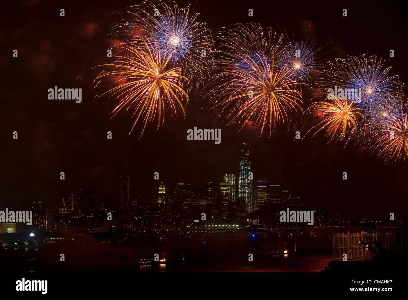 The annual Macy's Fourth of July fireworks show lights the sky over the ...