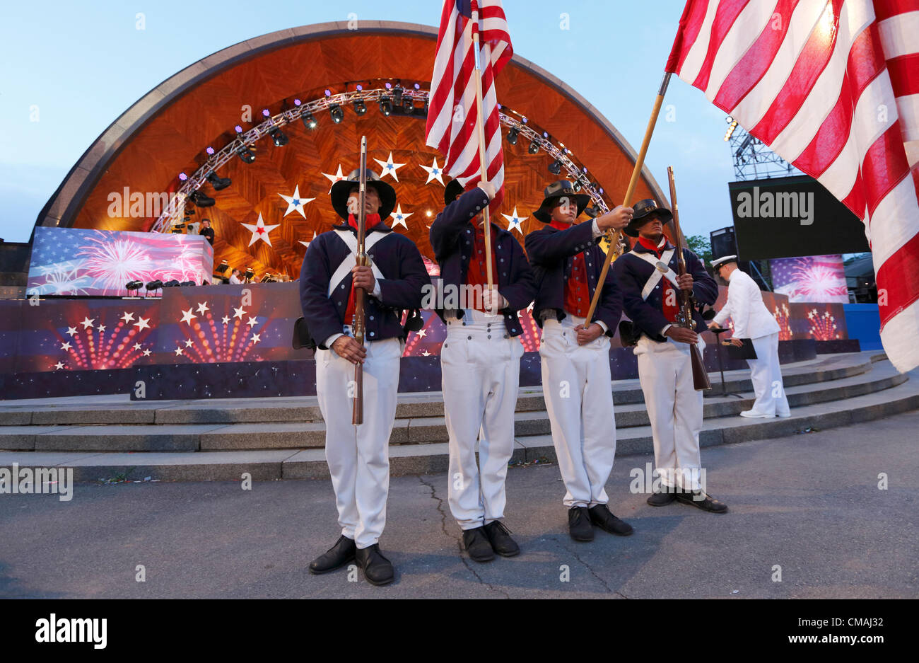 Color guard wearing 1812 uniforms hires stock photography and images Alamy