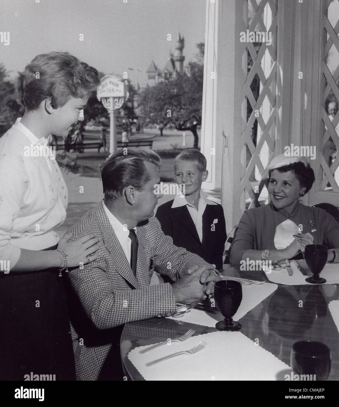 ALAN LADD with wife Sue Carol , daughter Alana Ladd and son David ...