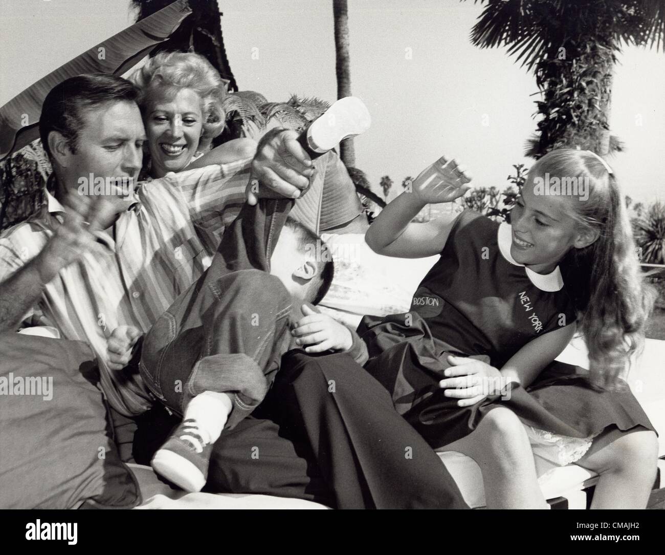 DINAH SHORE with husband George Montgomery , daughter Melissa Montgomery.AKA Frances Rose Shore.Supplied by   Photos inc.(Credit Image: Â© Supplied By Globe Photos Inc/Globe Photos/ZUMAPRESS.com) Stock Photo
