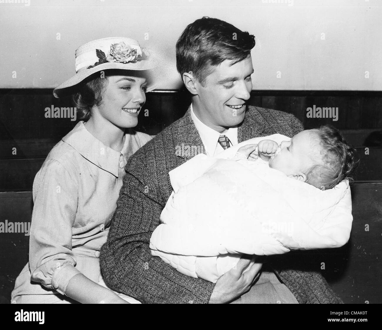 GEORGE PEPPARD with Luana Patten with the baby used in teh film of Home from the Hill.AKA George Peppard, Jr..Supplied by   Photos inc.(Credit Image: Â© Supplied By Globe Photos Inc/Globe Photos/ZUMAPRESS.com) Stock Photo