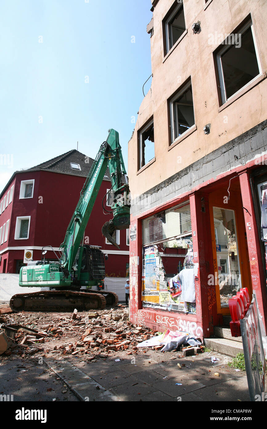 Breaking down the house Stock Photo Alamy