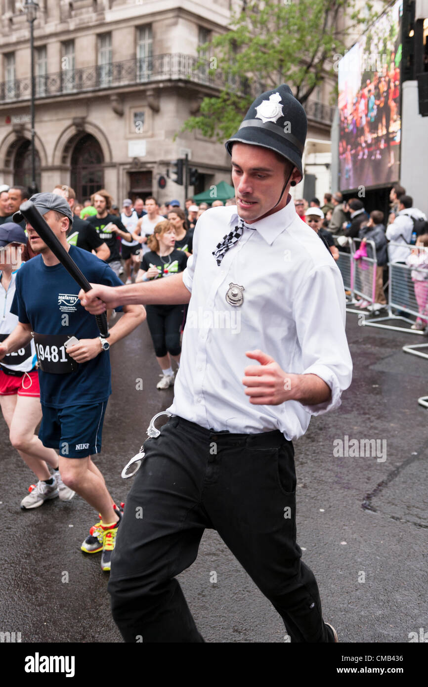 Nike run london hi-res stock photography and images - Alamy
