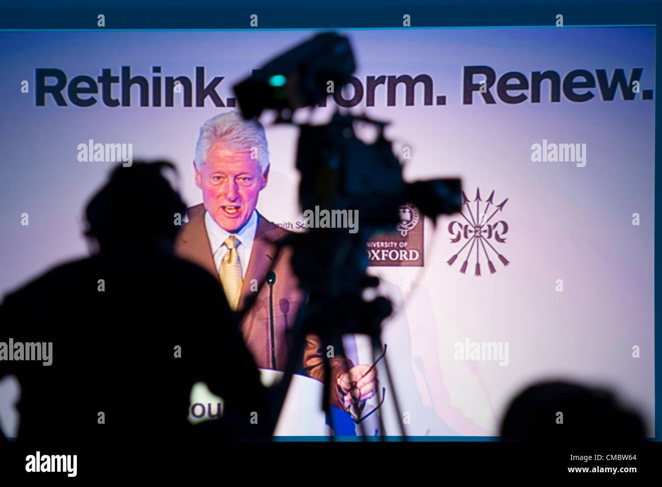 13th July 2012 President Bill Clinton Founder of the William J. Clinton Foundation and 42nd President of the United States of America, ReSource 2 day conference, discussing and challenging preconceptions about the current political and economic systems, 250 global leaders in business, finance, academia and politics starting a new conversation on managing natural resources longer term thinking and aligning people and profit. ReSource is founded by The Rothschild Foundation, University of Oxford and Smith School of Enterprise and the Environment, Hosted at University of Oxford's Examination Scho Stock Photo