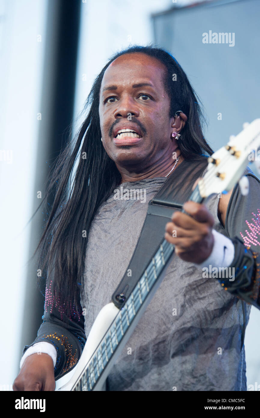 Earth wind and fire verdine white hi-res stock photography and images ...